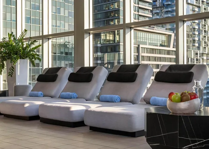 Warwick Le Crystal - Montreal Hotel