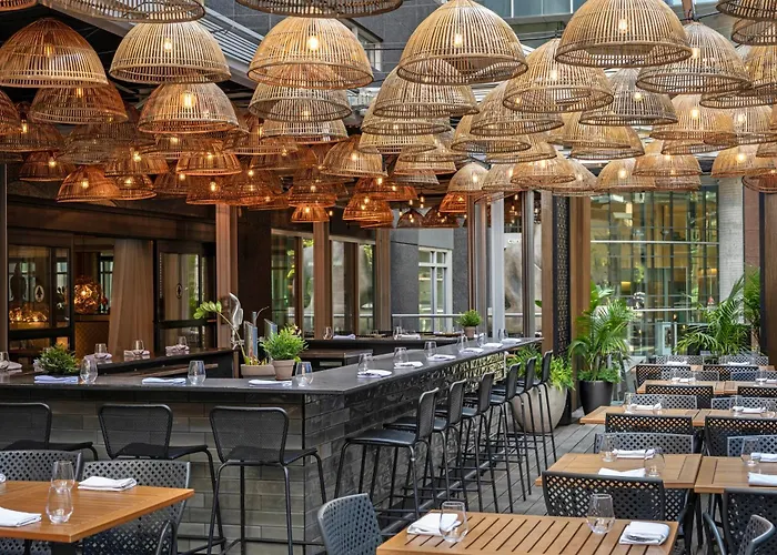 Warwick Le Crystal - Montreal Hotel