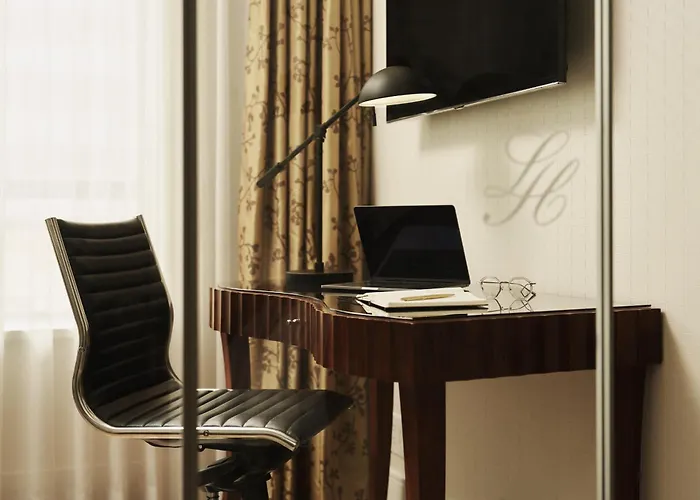 L'Hermitage Hotel Vancouver
