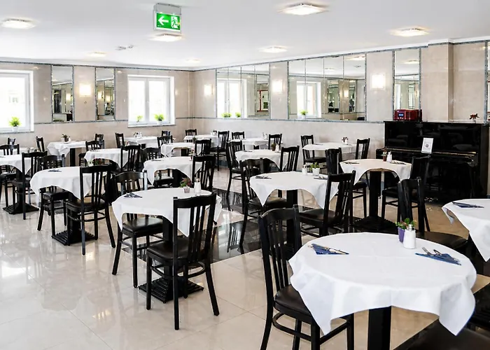 Hotel Donaustadt Kagran - At Metro U1 Bécs
