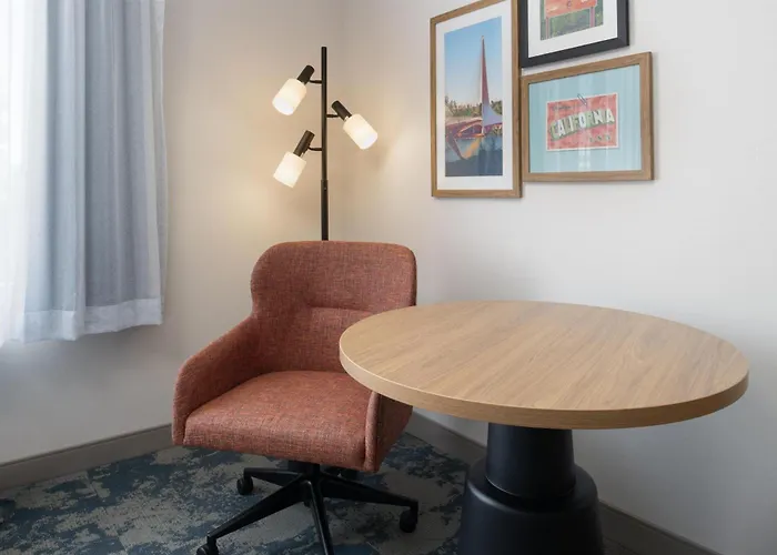 Hampton Inn & Suites Redding