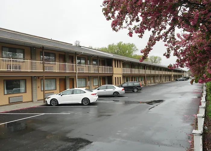 Econo Lodge Inn & Suites Colonie Center Mall Albany