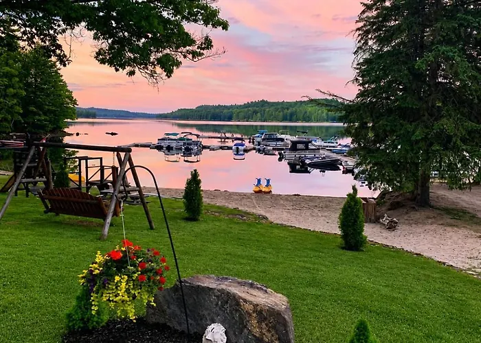 Little Hawk Resort & Marina Algonquin Highlands