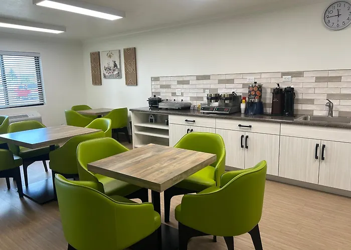 Super 8 By Wyndham Montpelier - Bear Lake