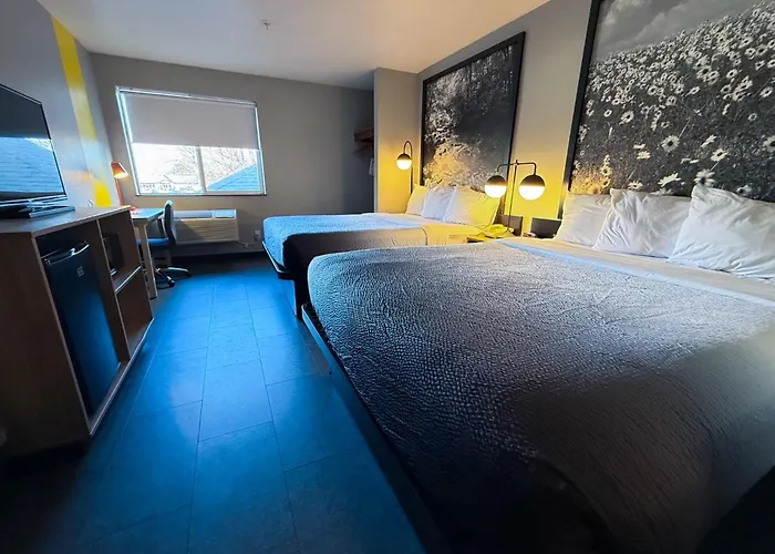 Super 8 By Wyndham Windsor Hotel