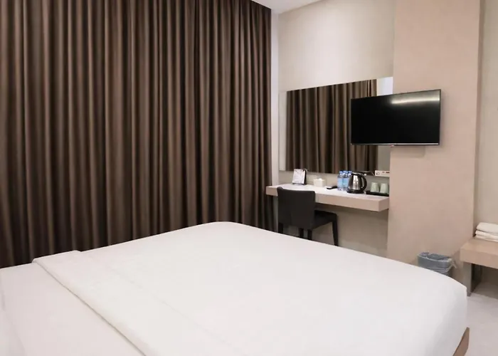 Os Hotel Airport Batam