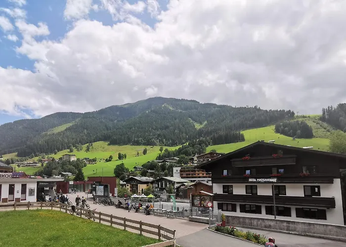 Hotel Pinzgauerhof by Skinetworks Saalbach-Hinterglemm