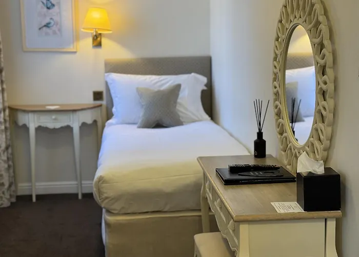 The Old Fourpenny Hotel Warwick 