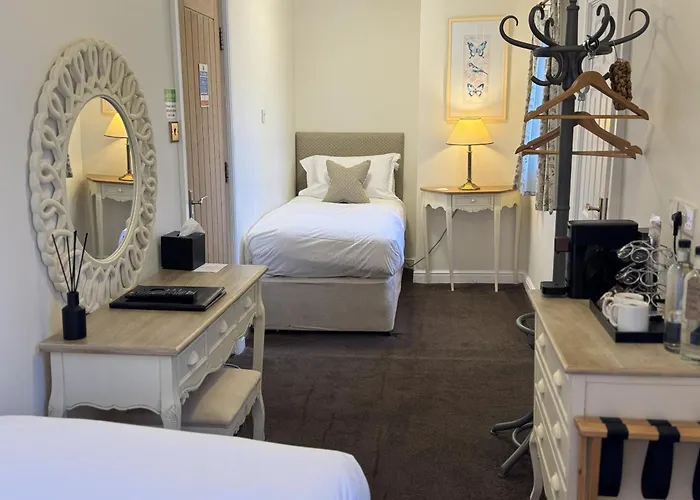 The Old Fourpenny Hotel Warwick 
