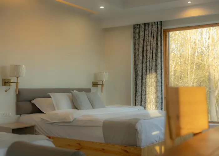 Yarab Tso Hotel Leh