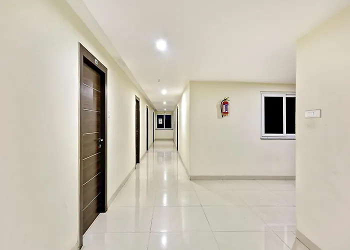 Super Townhouse Halcyon Deccan Inn Near Shilparamam Kondapur 