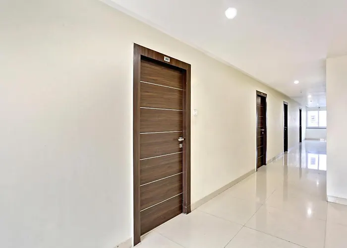 Super Townhouse Halcyon Deccan Inn Near Shilparamam Kondapur 