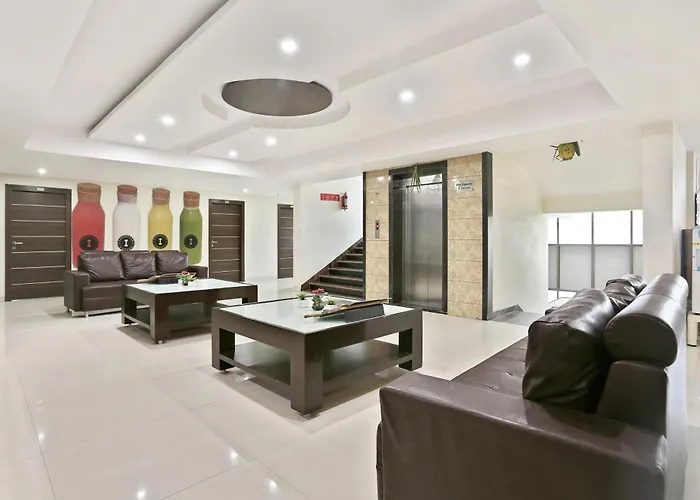 Super Townhouse Halcyon Deccan Inn Near Shilparamam Kondapur 