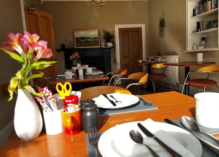 Lomond Guest House Leven 
