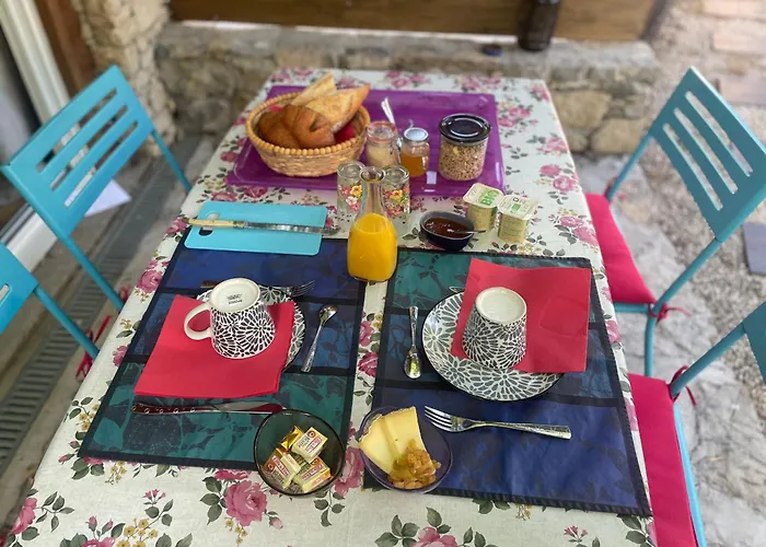 La Chambre Haute, son spa et son jardin à Nîmes