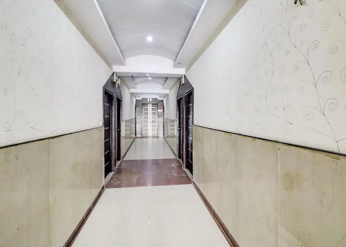 Hotel O Mukut Mahal Meerut