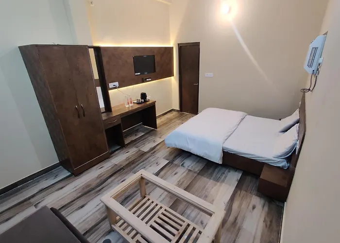 Jp International Naimisharanya Hotel