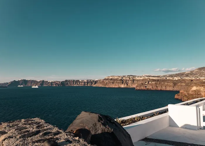 Epic View Suites Akrotiri 