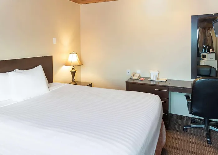 Econo Lodge Inn & Suites Medicine Hat