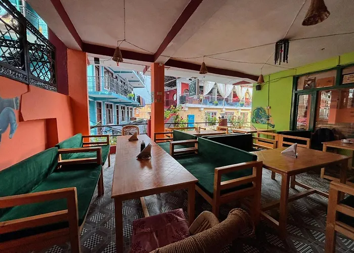 Non Stop Cafe Hostel & Stay Manali 