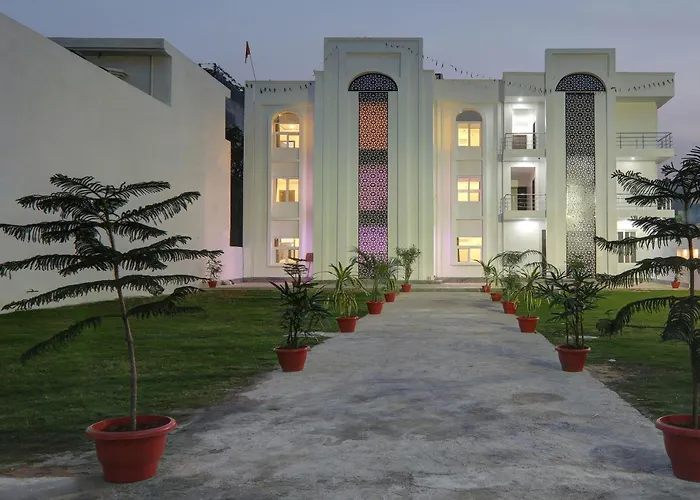 Super Collection O Yamuna Palace Near Gomti Riverfront Park Lucknow