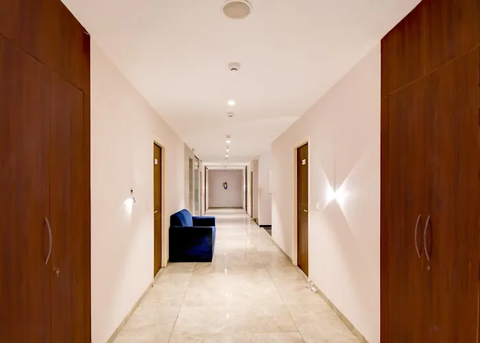 Super Townhouse Vibhuti Khand Gomti Nagar Formerly Pratham Inn Lucknow