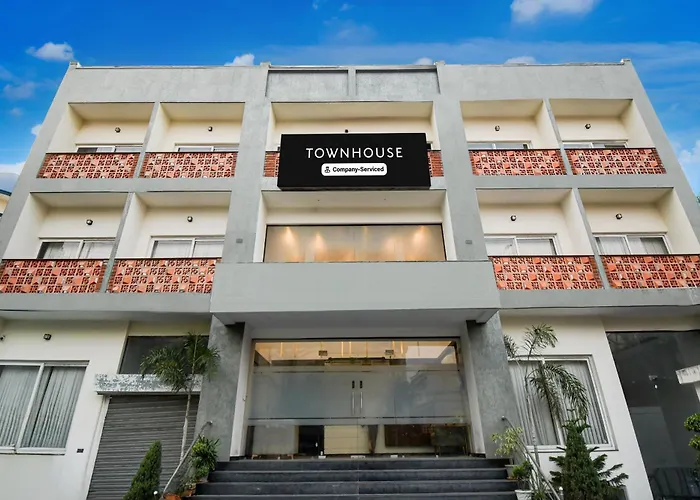 Super Townhouse Vibhuti Khand Gomti Nagar Formerly Pratham Inn Lucknow