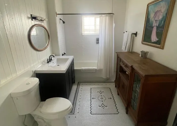 The Bodie Hotel Bridgeport
