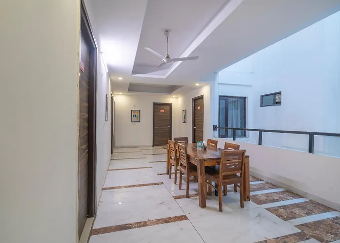 Treebo Modern Stays Noida