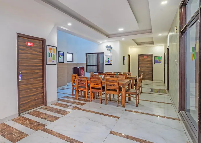 Treebo Modern Stays Noida