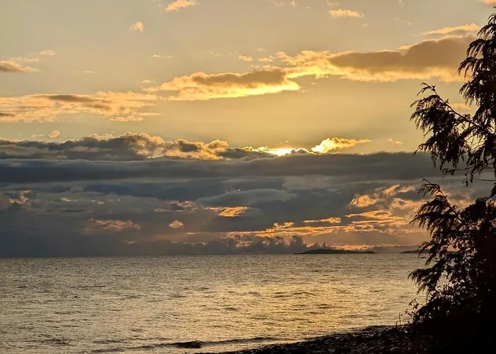 Oceanside Manor - Golf Course View Bed & Breakfast Qualicum Beach
