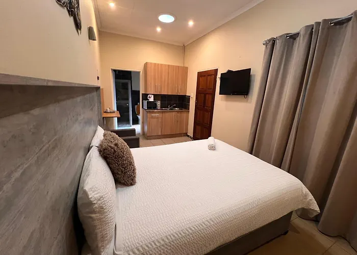 Blue Lantern Bed And Breakfast Kempton Park