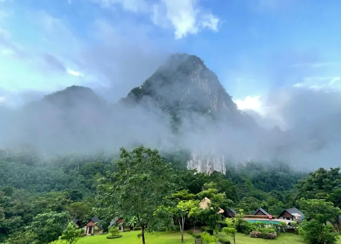 The Cliff And River Jungle Resort ภูผาและลำธารรีสอร์ท Khao Sok National Park