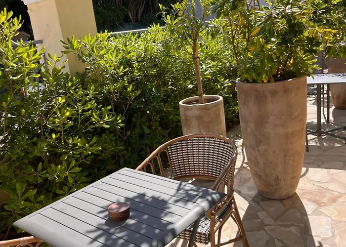 Escale Au Soleil Hôtel et Appart Saint Aygulf