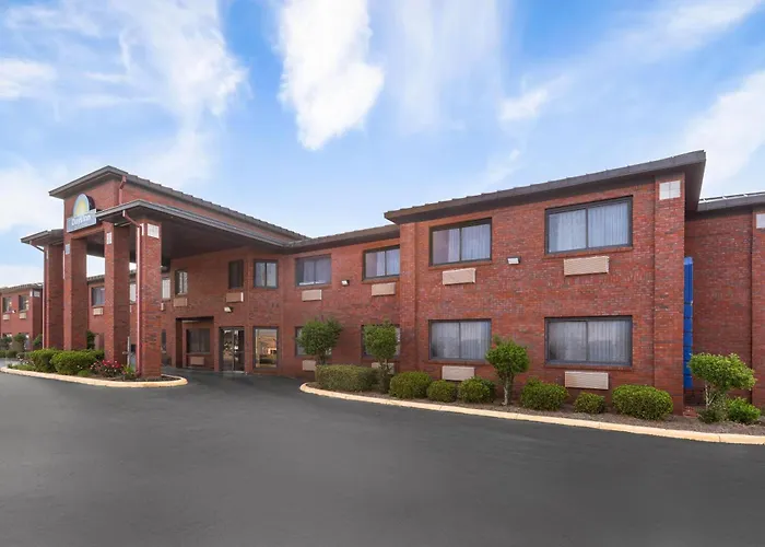 Days Inn By Wyndham Phenix City Near Fort Benning