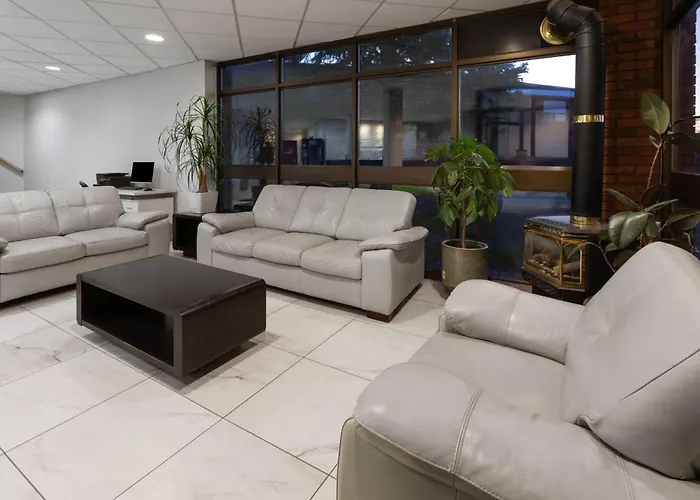 Ramada By Wyndham Arnprior Hotel