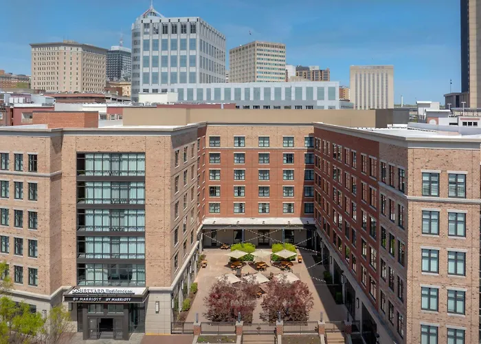 Courtyard By Marriott Richmond Downtown Hotel