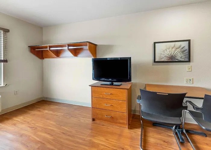 Extended Stay America Select Suites - Wichita - Airport