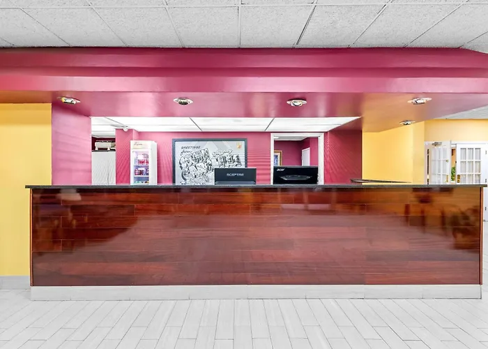 Super 8 By Wyndham Gaffney Hotel