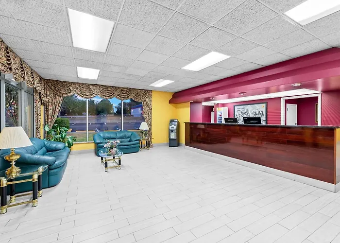 Super 8 By Wyndham Gaffney Hotel