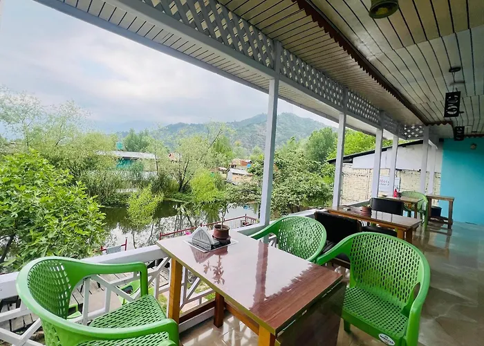 Hotel Chachoo Palace Srīnagar