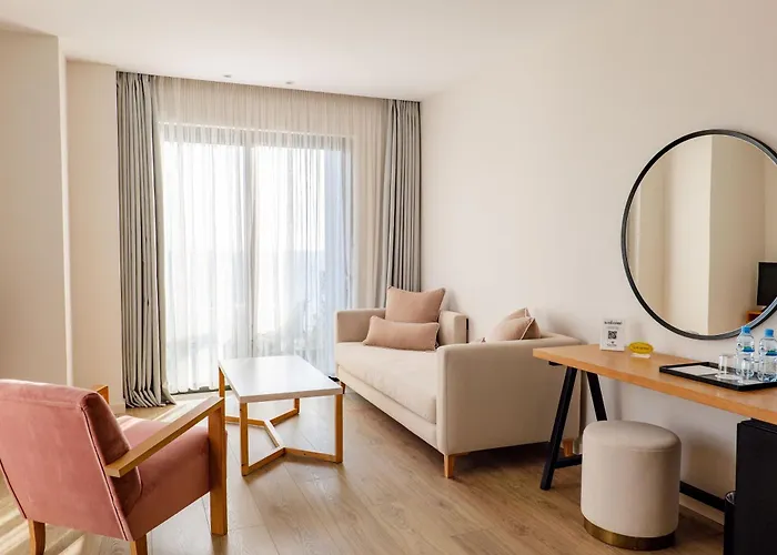 Glow Boutique Hotel & Suites Sarandë