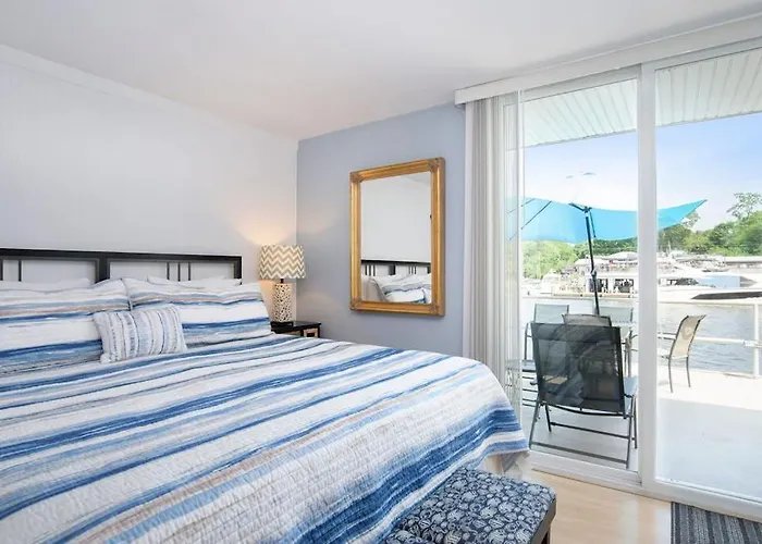 Waterside Suites Saugatuck