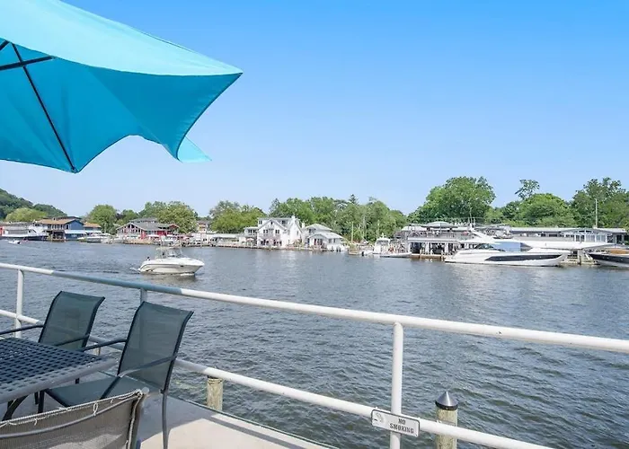 Waterside Suites Saugatuck