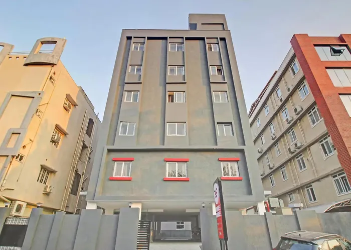 Super Townhouse Whiteridge Gachibowli Near Aig Hospital Hotel Hyderabad