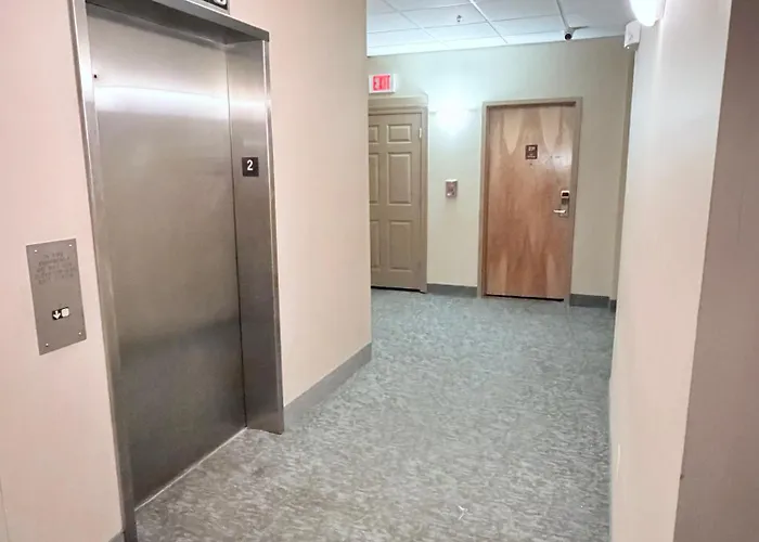 Collins Inn & Suites
