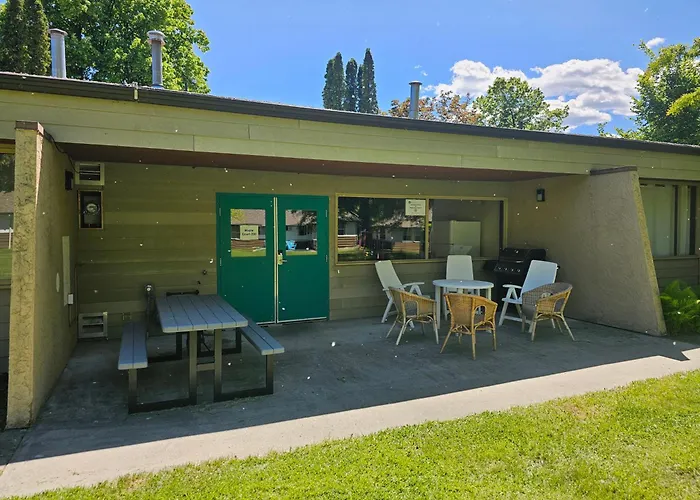 Naramata Centre Motel