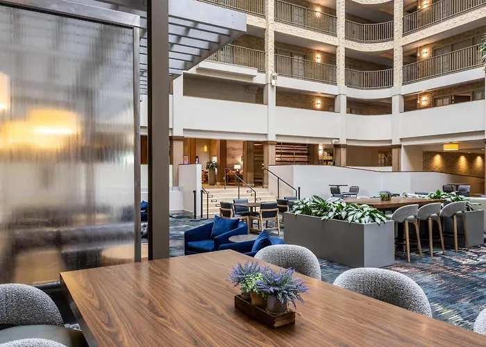 Embassy Suites By Hilton Minneapolis Bloomington Edina