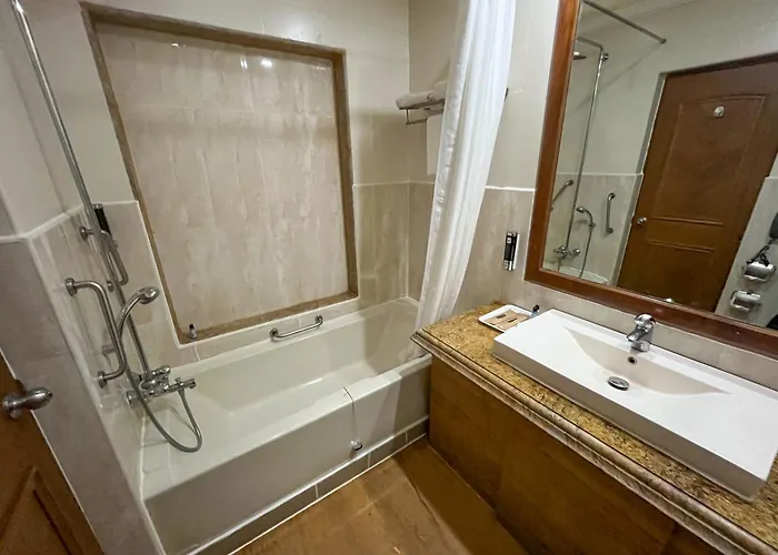 Acron Candolim Regina