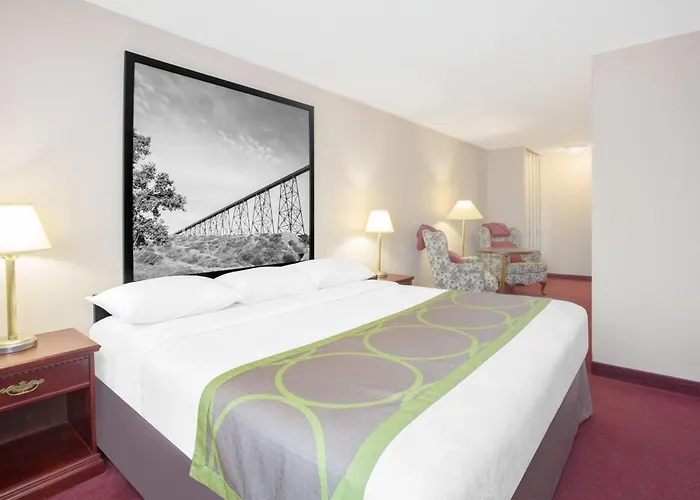 Super 8 By Wyndham Lethbridge Hotel